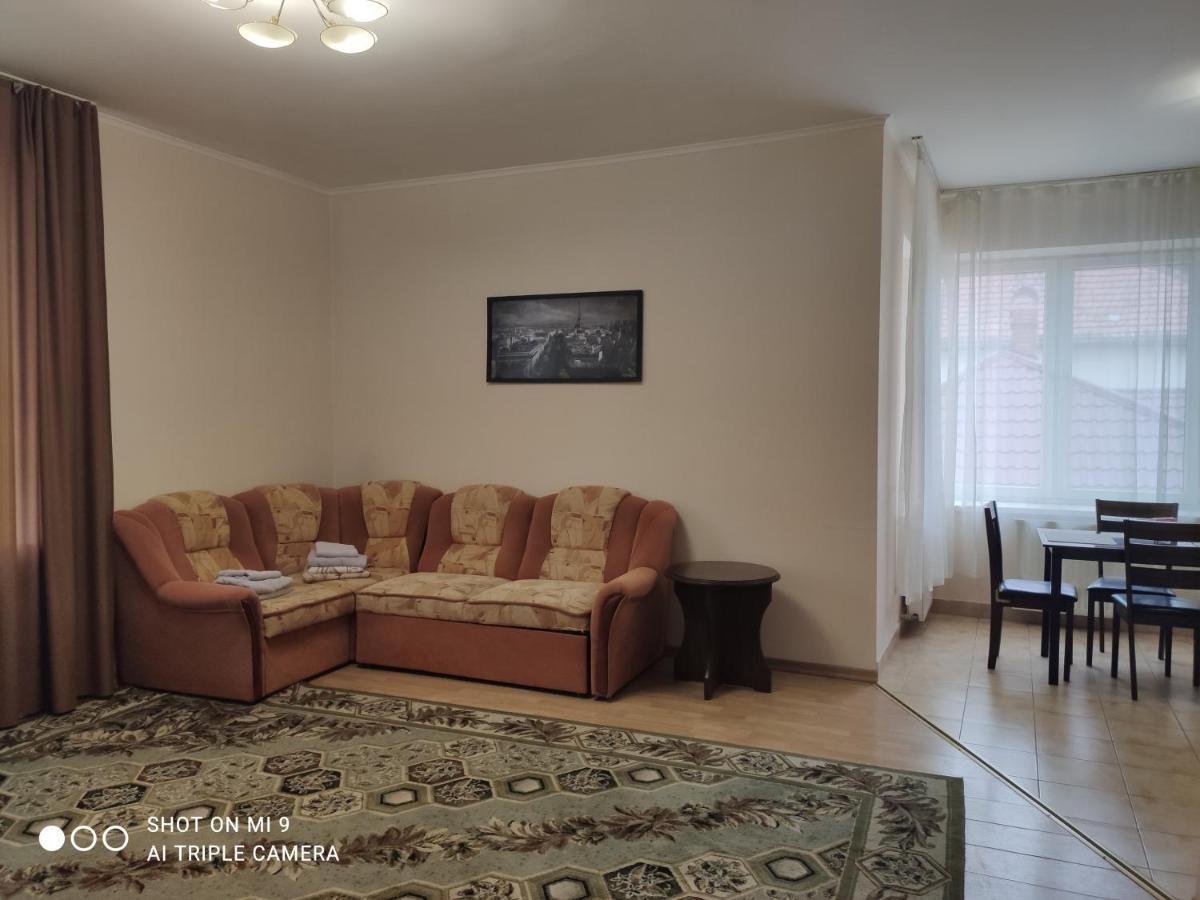 Apartments Domovik Просторная Квартира С Видом На Горы Moukatcheve Extérieur photo
