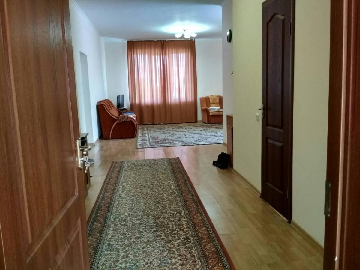 Apartments Domovik Просторная Квартира С Видом На Горы Moukatcheve Extérieur photo
