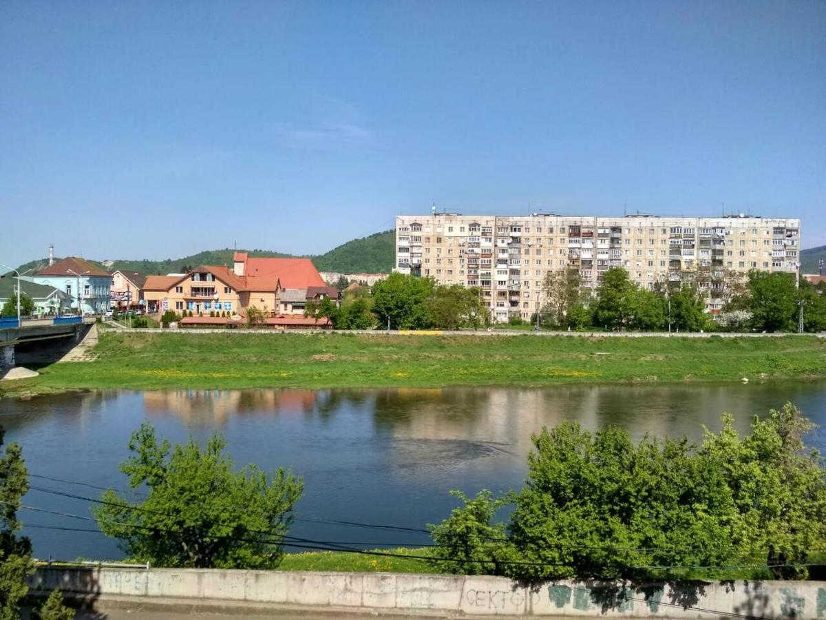 Apartments Domovik Просторная Квартира С Видом На Горы Moukatcheve Extérieur photo